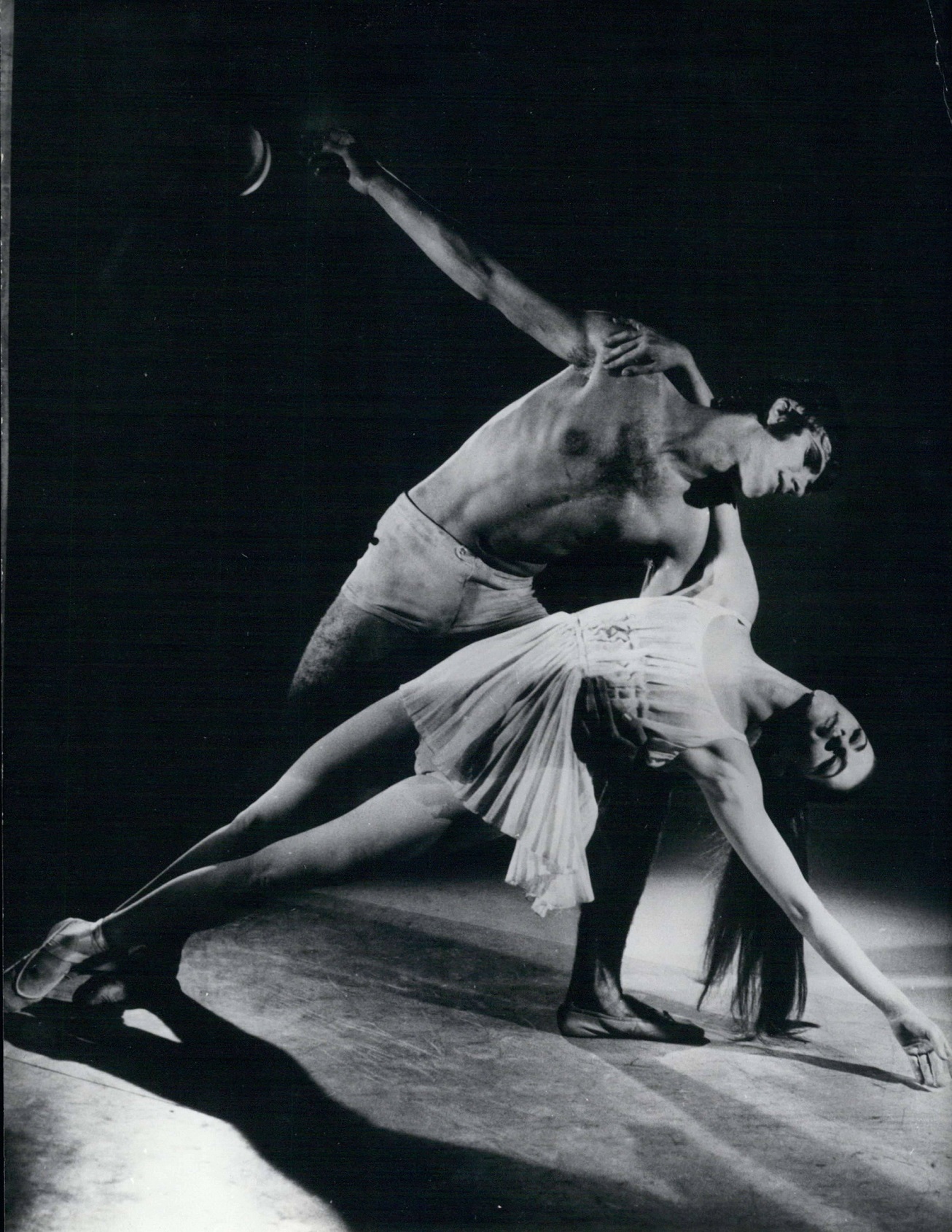  Heinz Bosl mit Judith Reece (geb. 1942), Szene aus dem Ballett „Daphnis und Chloé“ v. Joseph-Maurice Ravel (1875–1937), Choreograf: John Cranko, Bayerische Staatsoper München, 14.5.1969, Quelle: Imago/ZUMA/Keystone.