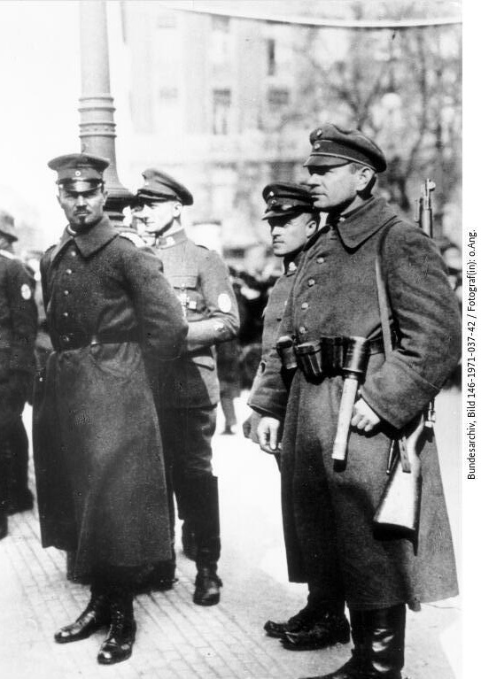  Hermann Ehrhardt (links), März 1920, Bildausschnitt, Quelle: Bundesarchiv, Bild 146-1971-037-42 / Fotograf(in): unbekannt.