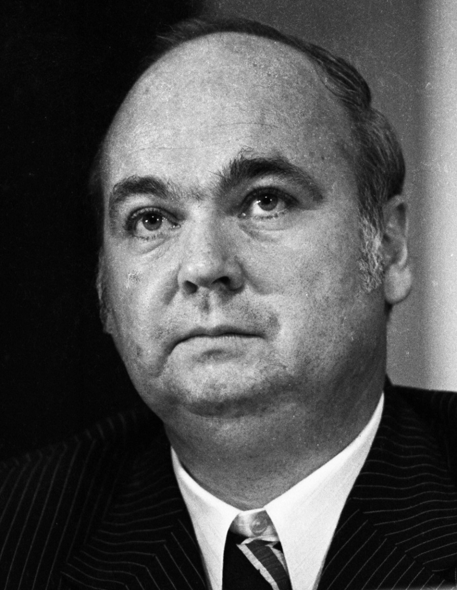  Gerhard Frey, Gedenkveranstaltung der Deutschen Volksunion (DVU) in Mannheim, 7.11.1976, Quelle: Imago Images, Fotograf: Klaus Rose (geb. 1937).