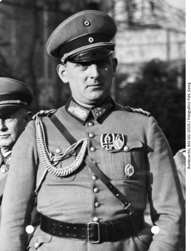  Kurt Daluege, Februar 1934, Quelle: Bundesarchiv, Bild 102-15535 / Fotograf: Georg Pahl (1900-1963).